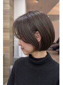 大人女性の丸みショート（白髪ぼかし）