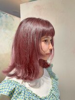 ピエスデシュブー(piece des cheveux) 外ハネミディ×顔まわりレイヤー ピンクラベンダーレッド