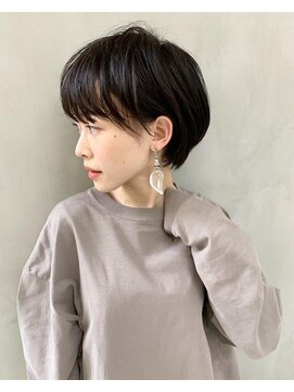 ミィ 表参道(mee.) 【mee.】ブチ　横顔　キレイ　ショートヘア