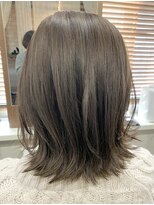 アンビエンテ(ambiente)&nbsp;ショート　外はね　肩上ボブ　イルミナカラー　アッシュベージュ