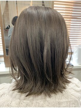 アンビエンテ(ambiente) ショート 外はね 肩上ボブ アディクシー アッシュベージュ