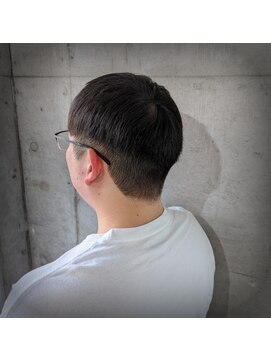 バーバーバー 八広(BARBER-BAR) 2ブロック 刈り上げマッシュ フェードスタイル サイドパート