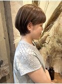 オリーブベージュ×ショートボブ