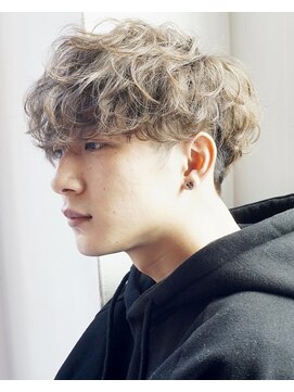 オーシャントーキョー サニー 原宿(OCEAN TOKYO Sunny) 波巻きパーマツイストスパイラルパーマツーブロックメンズ黒髪