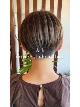 アッシュ アーティスティック スタジオ オブ ヘア(Ash artistic studio of hair) ショート×グリーン