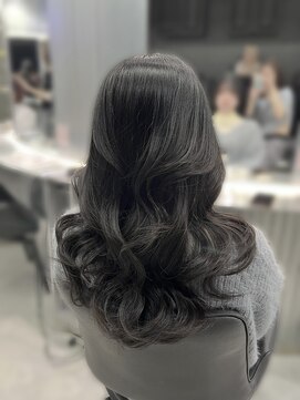 ジーナリア(Xena ria) 《Kaho》オリーブ/グレージュ/レイヤーカット