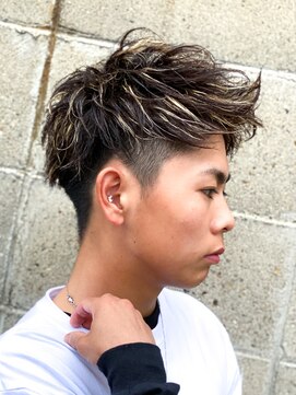 エルマーク 渋谷(L-MARK) ハイライトツイストパーマアップバング短髪メッシュ