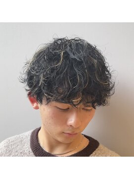 レジナヴィータ 栄(Reginavita) 【メンズ人気】波巻きスパイラル×金メッシュハイライト