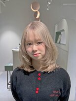 ムーム(Momb)&nbsp;ハイトーンミディアムレイヤーカット