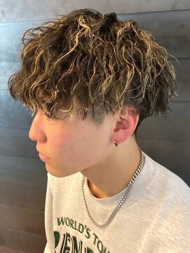 ディスイズバーバーフォース(THIS IS BARBER 4th) ツイストパーマ マッシュショート ツーブロック ハイライト