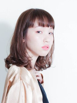 メイクス 表参道(MAKE'S omotesando) モードな切りっぱなし前髪がポイントのゆるいパーマスタイル。