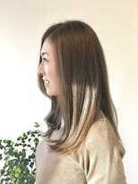 ヘアーラボ アンバー 綺麗なカーキアッシュのストレートロング