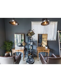 話しやすい癒し系のスタッフが丁寧に対応◎少人数だから気兼ねなくお話しできる何度も通いたくなるサロン♪