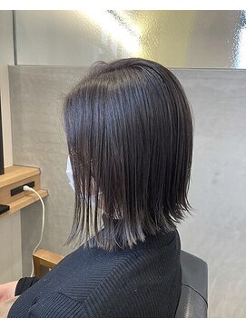 ソッカ(socca) 切りっぱなしミディアムボブ