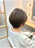 カーキベージュ