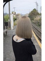 リアンドコー(Re&co)&nbsp;mai/ホワイトグレージュ/Wカラー／ケアブリーチ