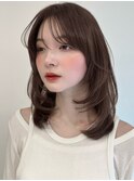 小顔に見えるレイヤーカットと透明感カラー