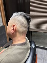 スカイ ビューレックス 丸の内店&nbsp;震災刈りフェードカット刈り上げショートパーマ