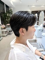 ノラ ウメダ(NORA UMEDA)&nbsp;韓国ヘア毛流れマッシュ×センターパート×メンズカット