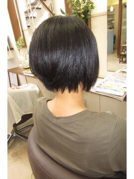 コアフィールフィス(COIFFURE fils) 小顔に見える前下がりグラデーション