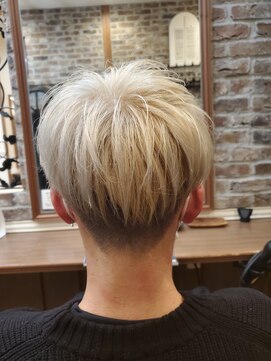 エミュー ラ ピエス(emu la piece) メンズ刈り上げ/ミルクティーベージュ/ブロンドヘア