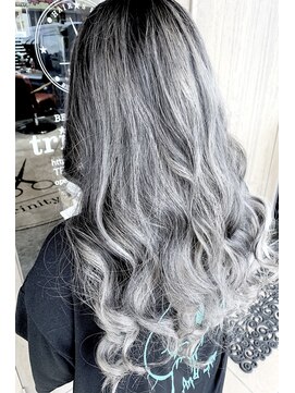 トリニティ(trinity) バレイヤージュ・ホワイト・グレー・アッシュ【豊見城・糸満】