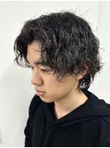 センターパートツイストスパイラルパーマメンズ波巻きパーマ