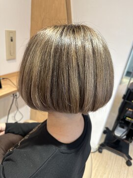 アンフィ 東京(Amphi) 【ケアブリーチでつくる!!ナチュラルバレイヤージュ♪】