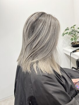 ヴィア(Via) バレイヤージュハイライト白髪ぼかし髪質改善トリートメント