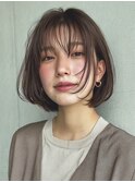 耳掛けシースルーバングの内巻きボブ