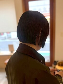 kulm 日吉【白髪ぼかし/ショート/ヘッドスパ】の写真/忙しい朝も、手ぐしでキマる。エリア屈指の通いやすさで手に入る、ダメージレスで上品な大人ショート。