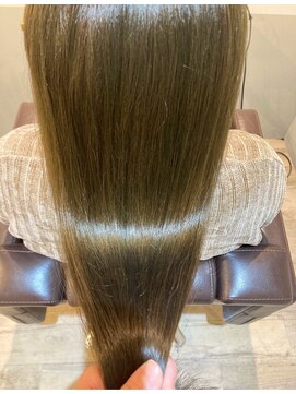 ジーナ セントラル銀座(Zina) 小顔オリーブカラーボブルフハイライトカラークールショート