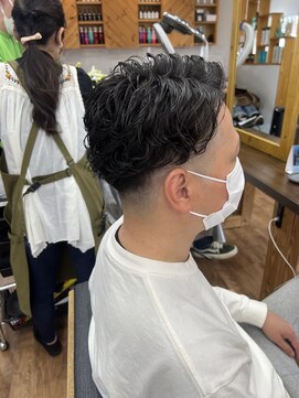 ルッカヘアガーデン バイ ラッシュゴールド(RUCCA HAIR GARDEN by LUSH GOLD) 七三分けかきあげスタイル×スパイラルパーマ