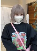 ホワイトグレージュ