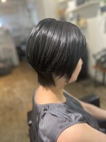 小顔ショートボブ丸みショート×アッシュオリーブ白髪ぼかし