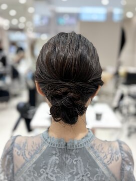 アフロート トウキョウ(AFLOAT TOKYO) 【高木美緒】モコモコシニヨンアレンジ/ヘアセット/ヘアアレンジ