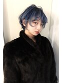 ケアブリーチハイトーンブルーデザインカラーマッシュカット