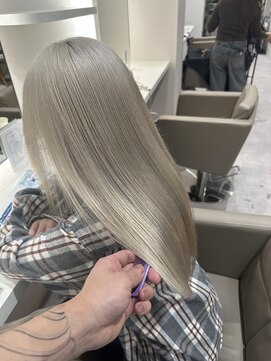 アイトーキョー 名古屋2nd(AI TOKYO) ホワイト/シルバー/ブロンド/顔周り/[栄/矢場町]