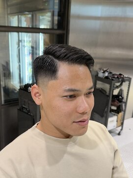 フランクスバーバーザスタンド(Frank’s barber the stand) MEN’S HAIR/サーフカール/刈り上げセンターパート/飯田橋F