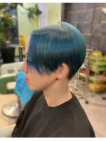 メンズヘア アリエス(men's hair ARIES)&nbsp;ターコイズブルー×前下がりセンターパート