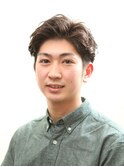ビジネスシーンにも最適な、強めパーマ+2ブロック