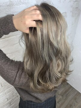 プライズ アイリス 池袋東口店(prize Iris) ミルクティーベージュイルミナカラーハイトーン池袋東口