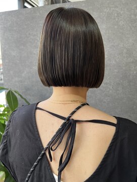 メリー オオサカ(Merly Osaka) 真っ直ぐボブに似合うブラウンカラー_艶ダークブラウン_