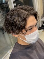 ラヴィズムバイフィフス(LUVISM by fifth)&nbsp;波巻きスパイラルパーマツイストスパイラルパーマセンターパート