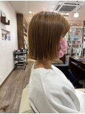 大人可愛い外ハネショートボブ ハニーベージュ結べるボブ