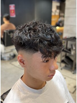 フランクスバーバー アンド ビアークラブ(FRANK'S BARBER and BEER CLUB) ロースキンフェードパーマスタイルF