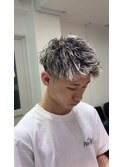 カット ツイスト ホワイトハイライト