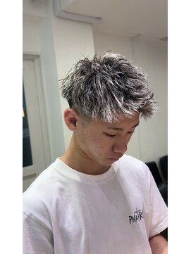 ルースト 四条烏丸店(ROOST) カット ツイスト ホワイトハイライト