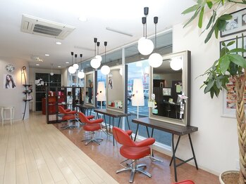 スタイル ヘアー(STYLE HAIR)の写真/幅広い年齢層から支持されるアットホームな人気店！丁寧な接客で楽しくstylechangeできちゃうのが嬉しい♪