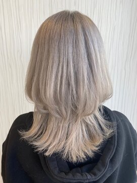 ビスイル 秋葉原店(Vis ill) 10代20代ケアブリーチ カラーハイトーンウルフ